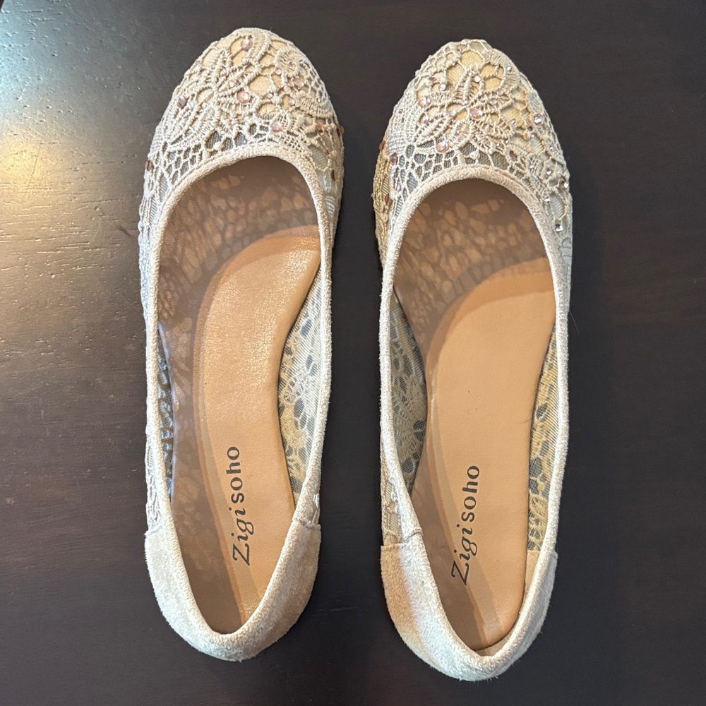 Zigi Soho Women's Beige Lace Flats